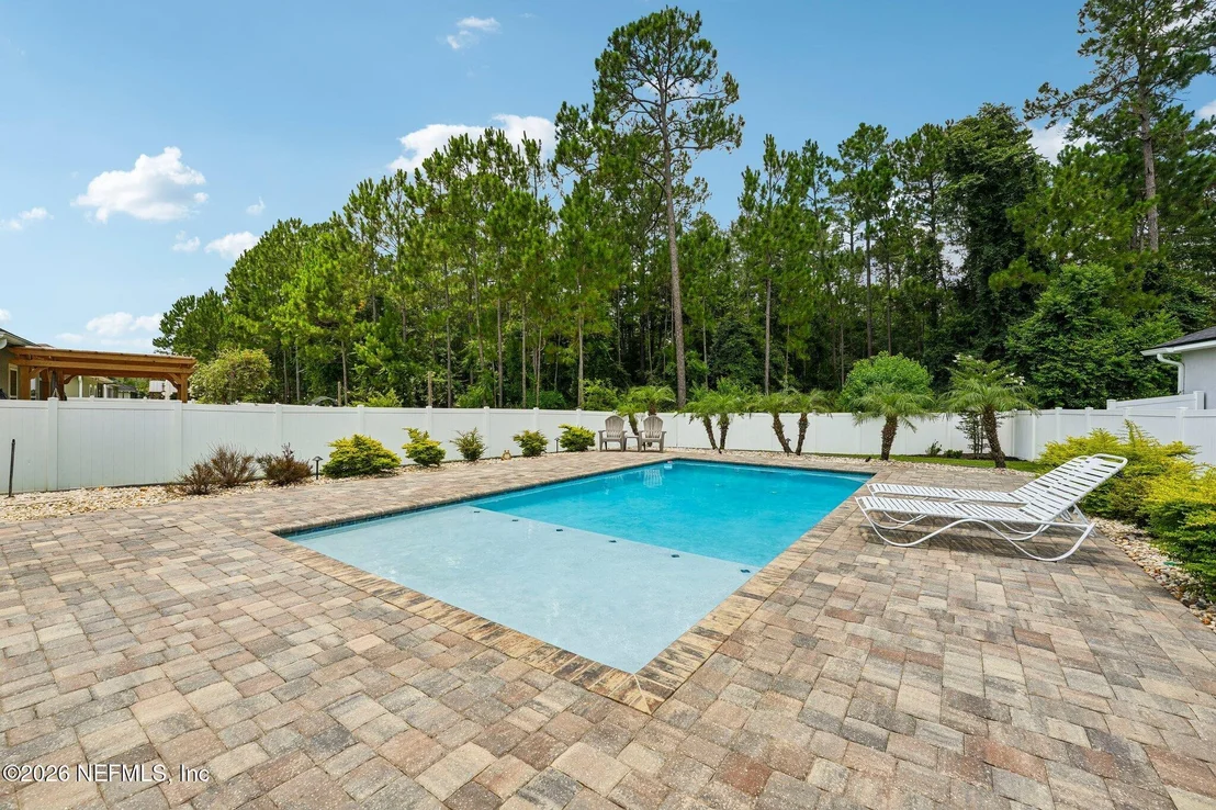 Photo of 96069 BREEZEWAY Court