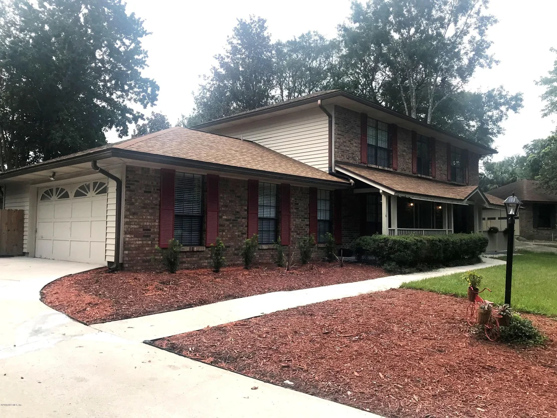 Photo of 901 MIDDLERIDGE Court