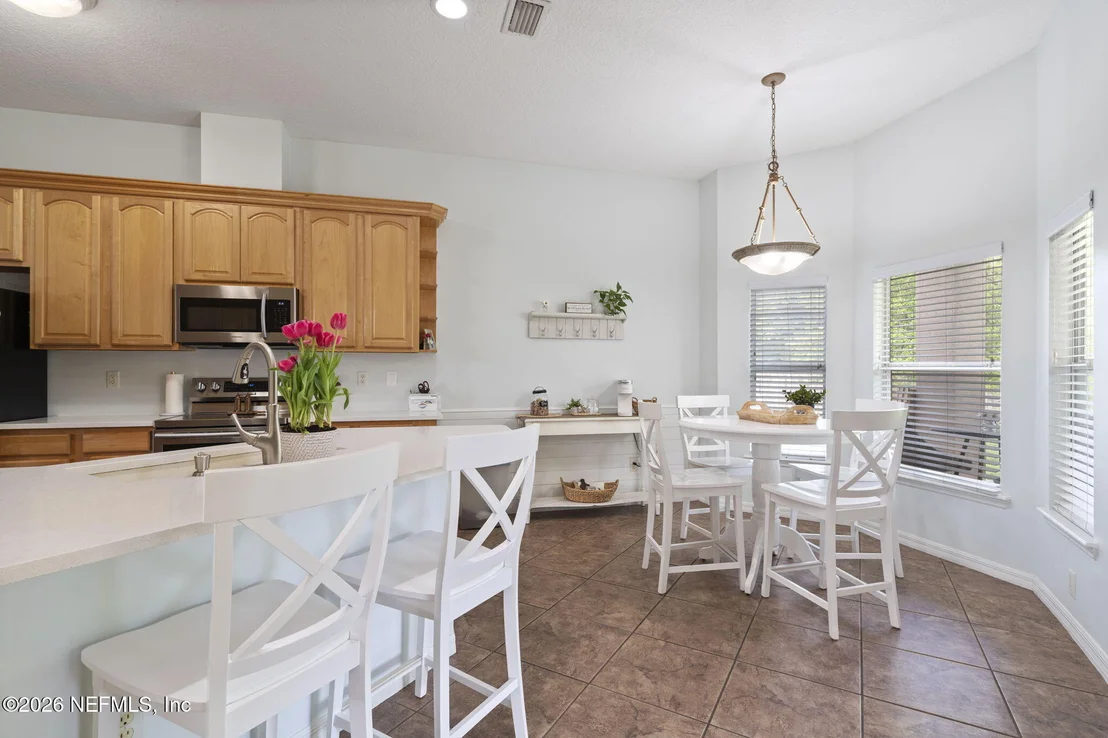 Photo of 3296 KINGS Road S