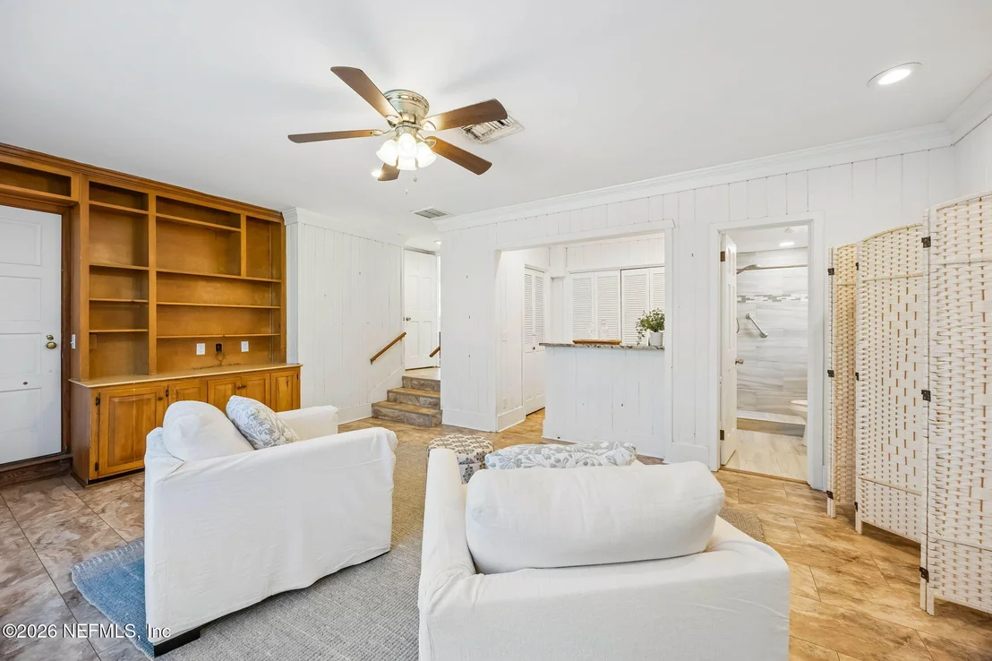 Photo of 4844 ALGONQUIN Avenue