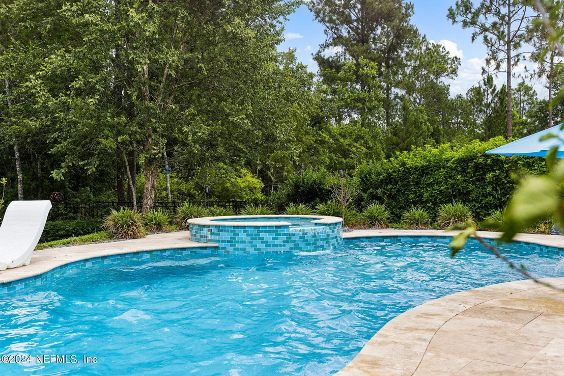 Photo of 387 PALISADE Drive