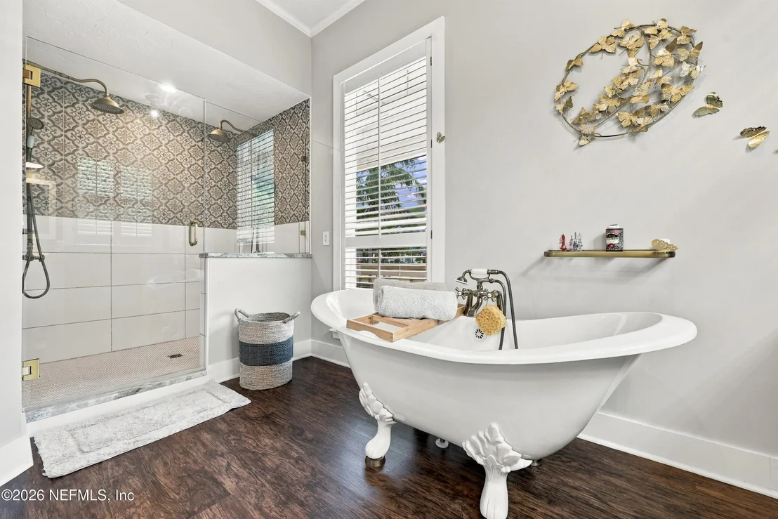Photo of 500 TURNBERRY Lane