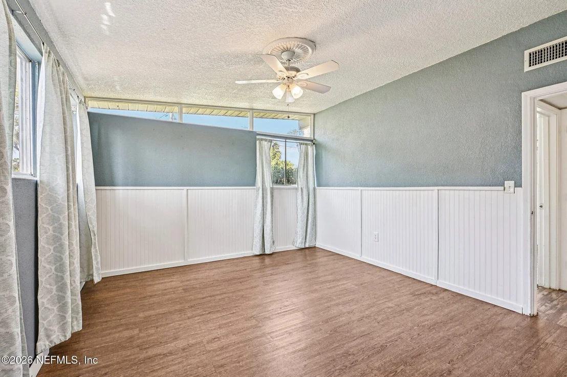 Photo of 1044 HALIFAX Road