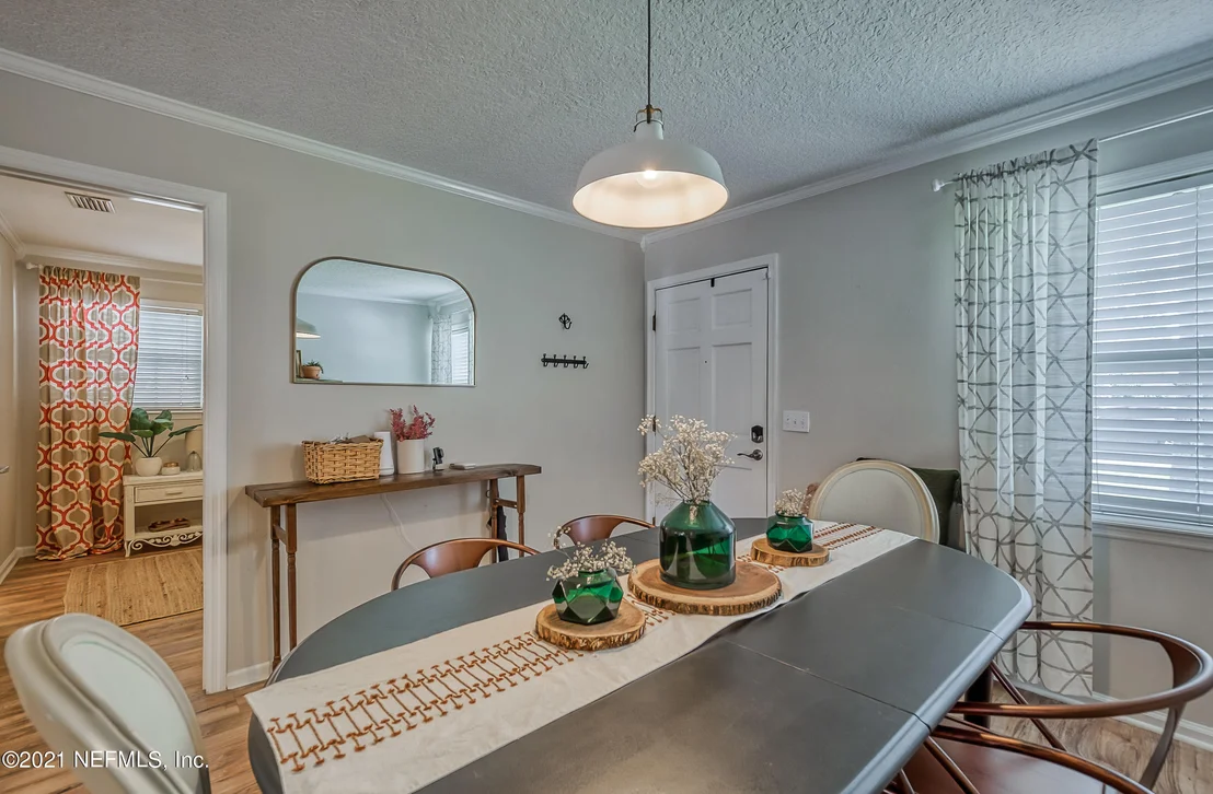 Photo of 412 WHITING Lane