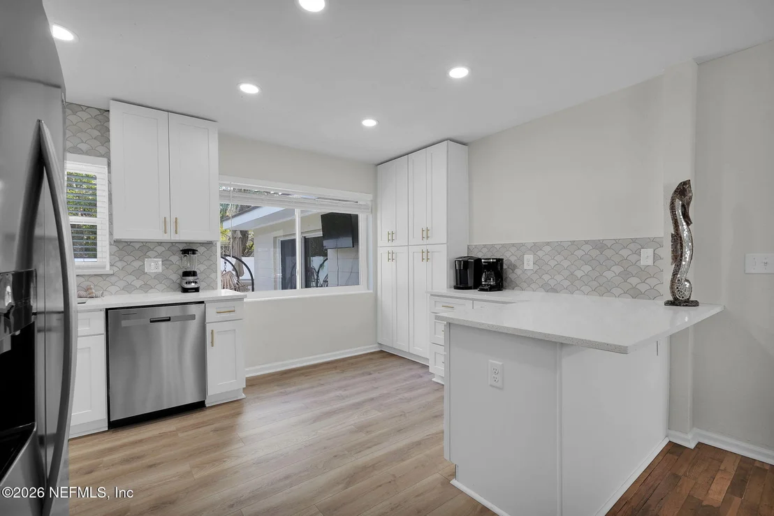 Photo of 101 CARVER Street W