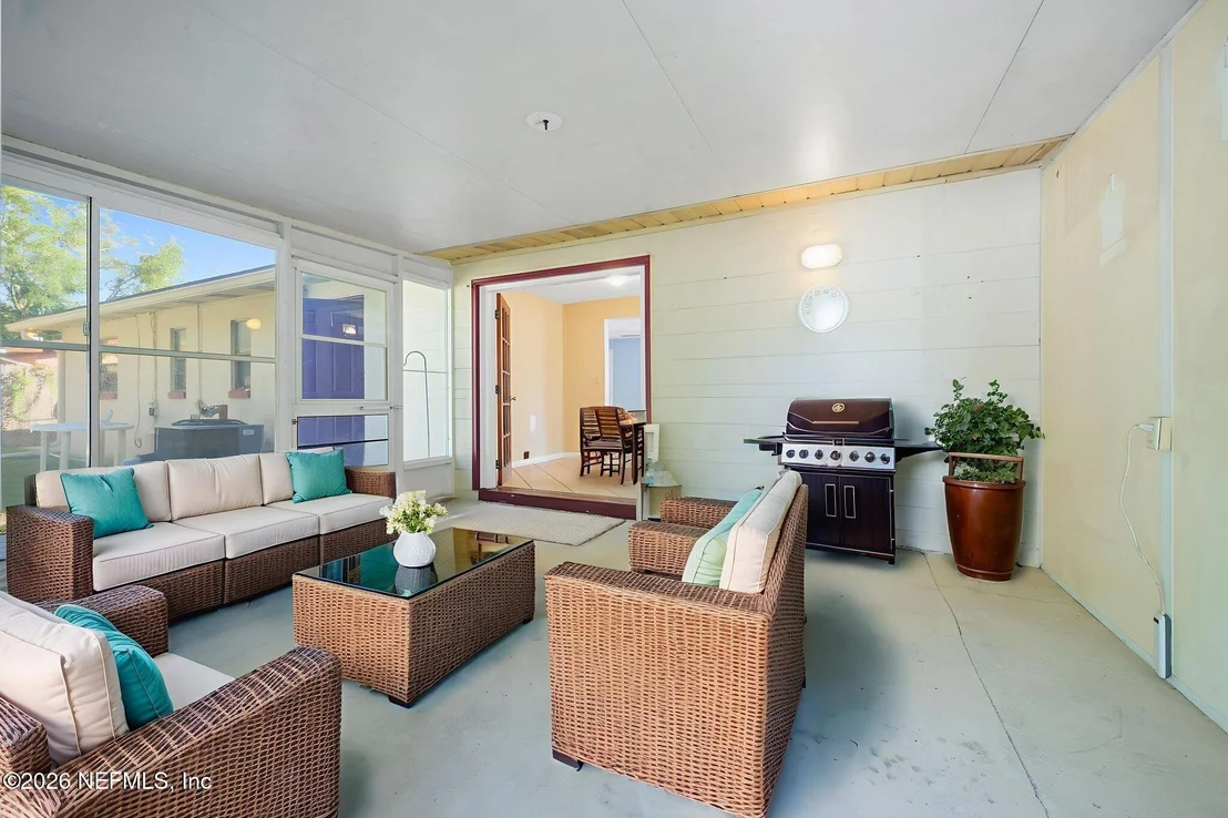Photo of 431 VALDERIA Drive