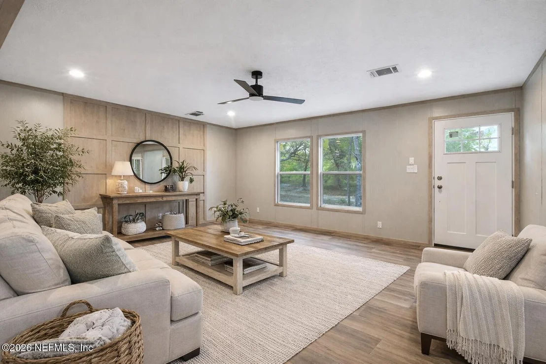 Photo of 6109 CENTER Circle