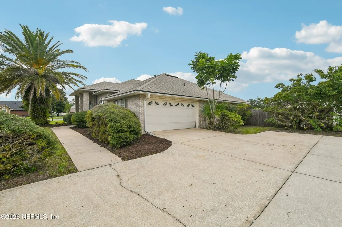 Photo of 476 HILLSIDE Drive