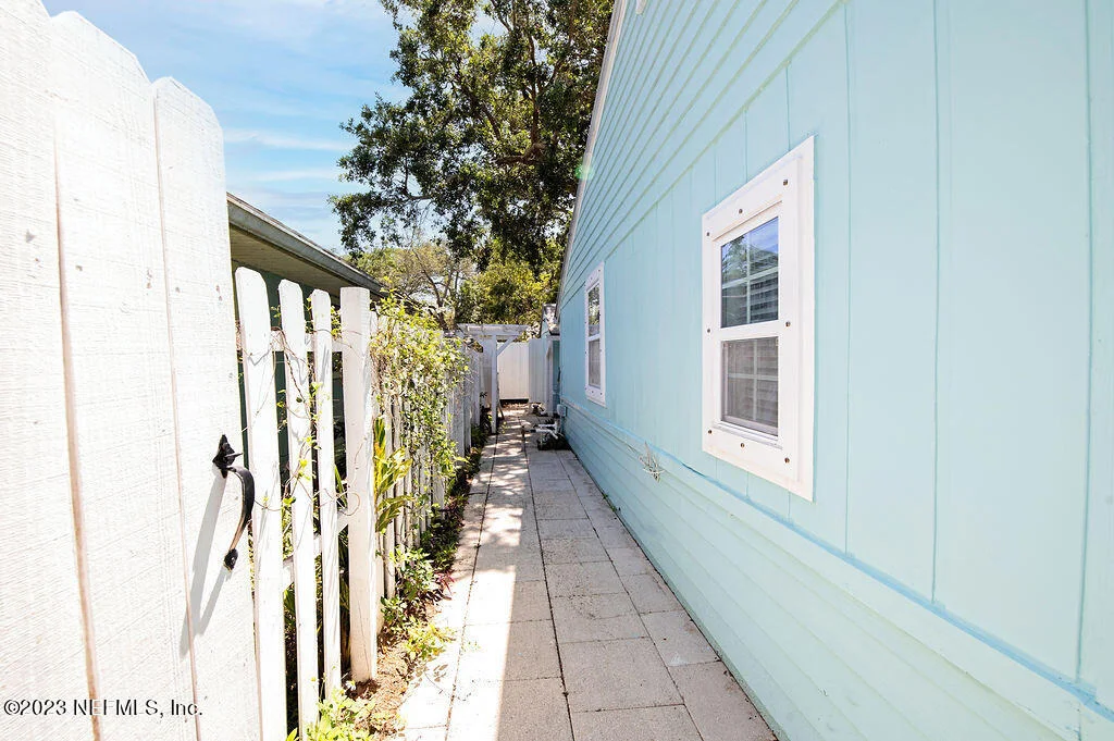 Photo of 405 E Street