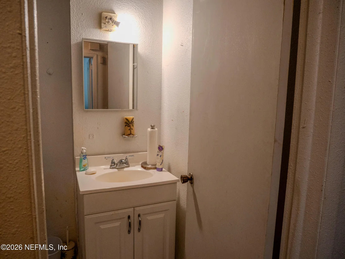 Photo of 8513 OAK LEAF Road
