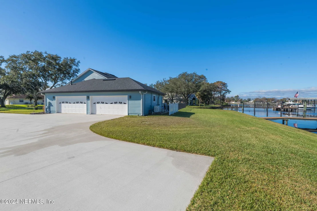 Photo of 487 CREIGHTON Road