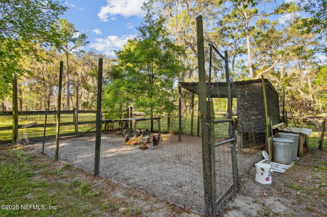 Photo of 812 JONATHAN Road