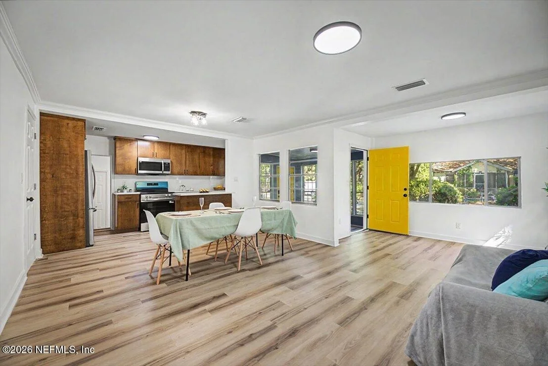 Photo of 2520 LARSEN Road