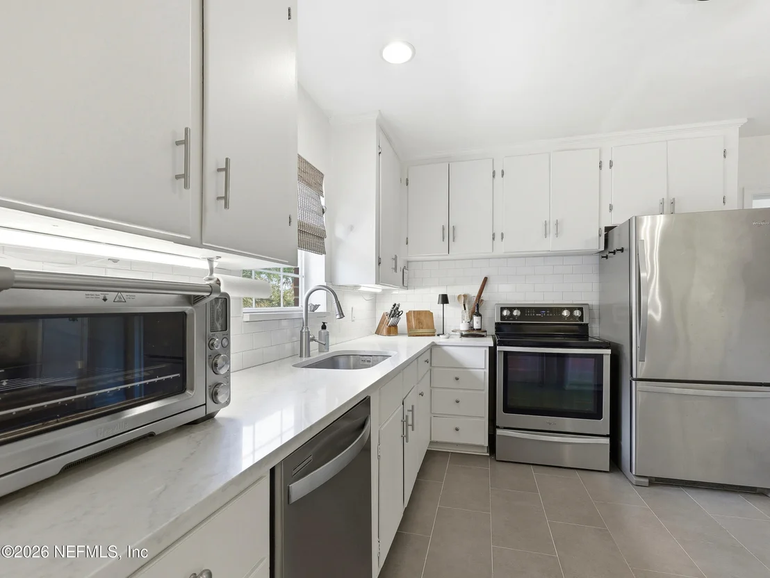 Photo of 1630 MAYVIEW Road