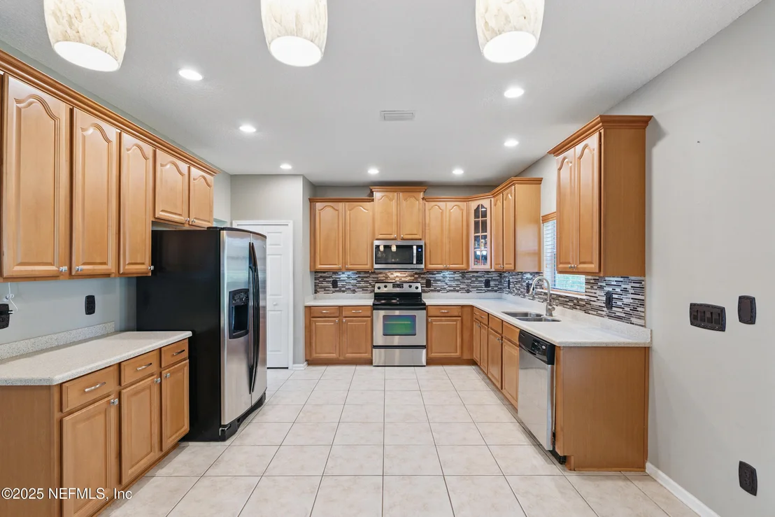 Photo of 187 SILVER GLEN Avenue