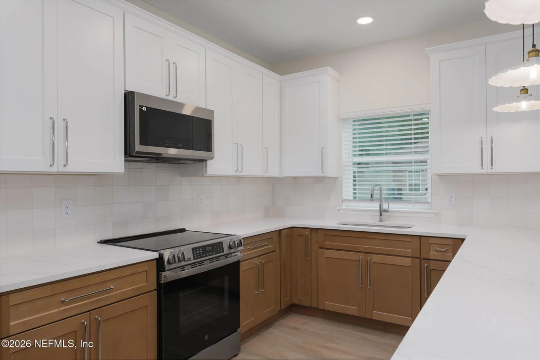 Photo of 886 W 3RD Street