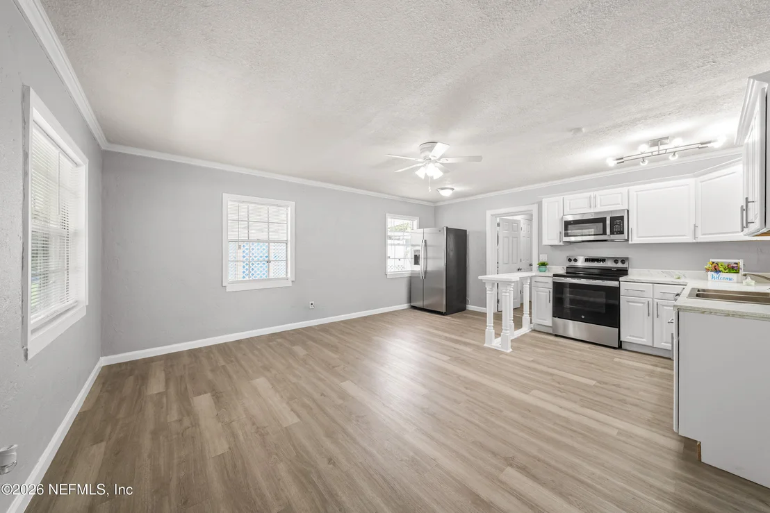 Photo of 1241 KING ARTHUR Road