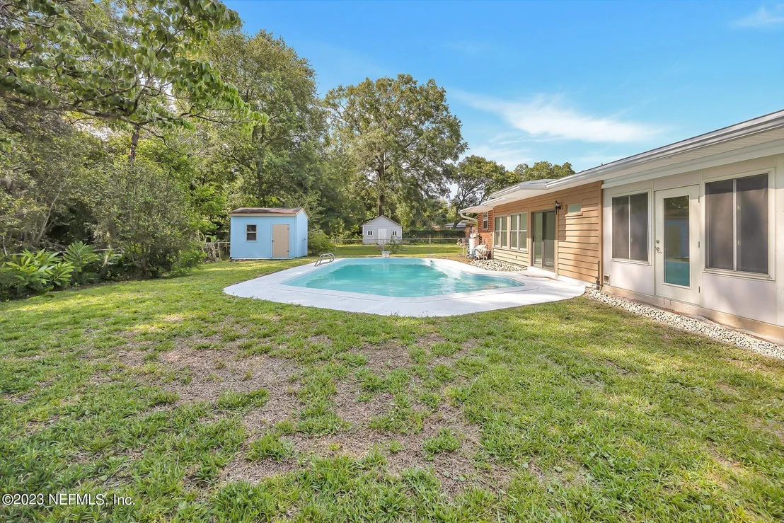 Photo of 2233 MAPLE LEAF Drive E