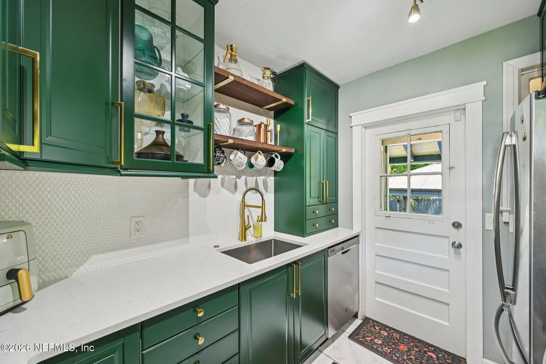 Photo of 1315 AZALEA Drive