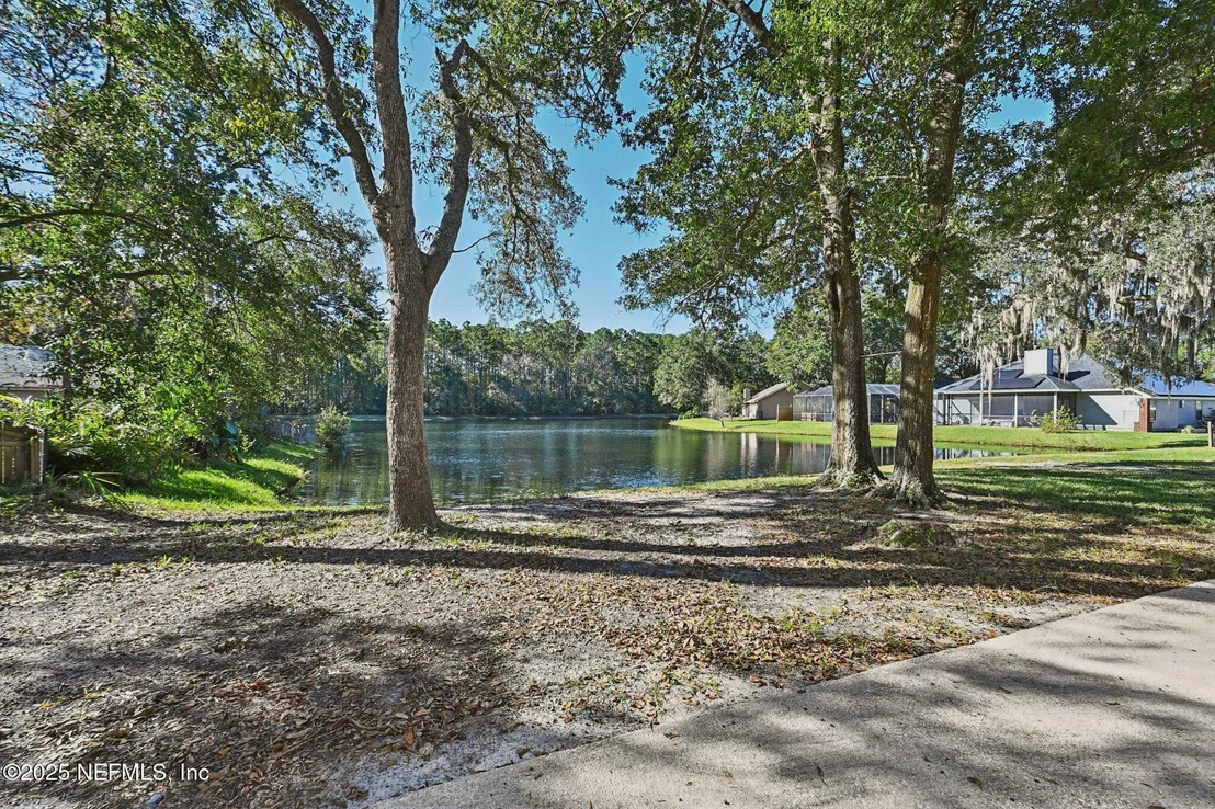 Photo of 208 HONEYSUCKLE Way