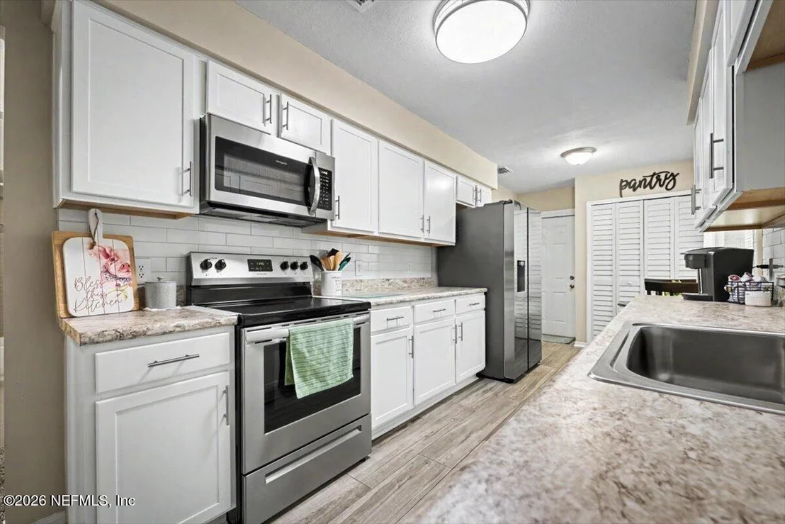 Photo of 1102 MEADOW Drive