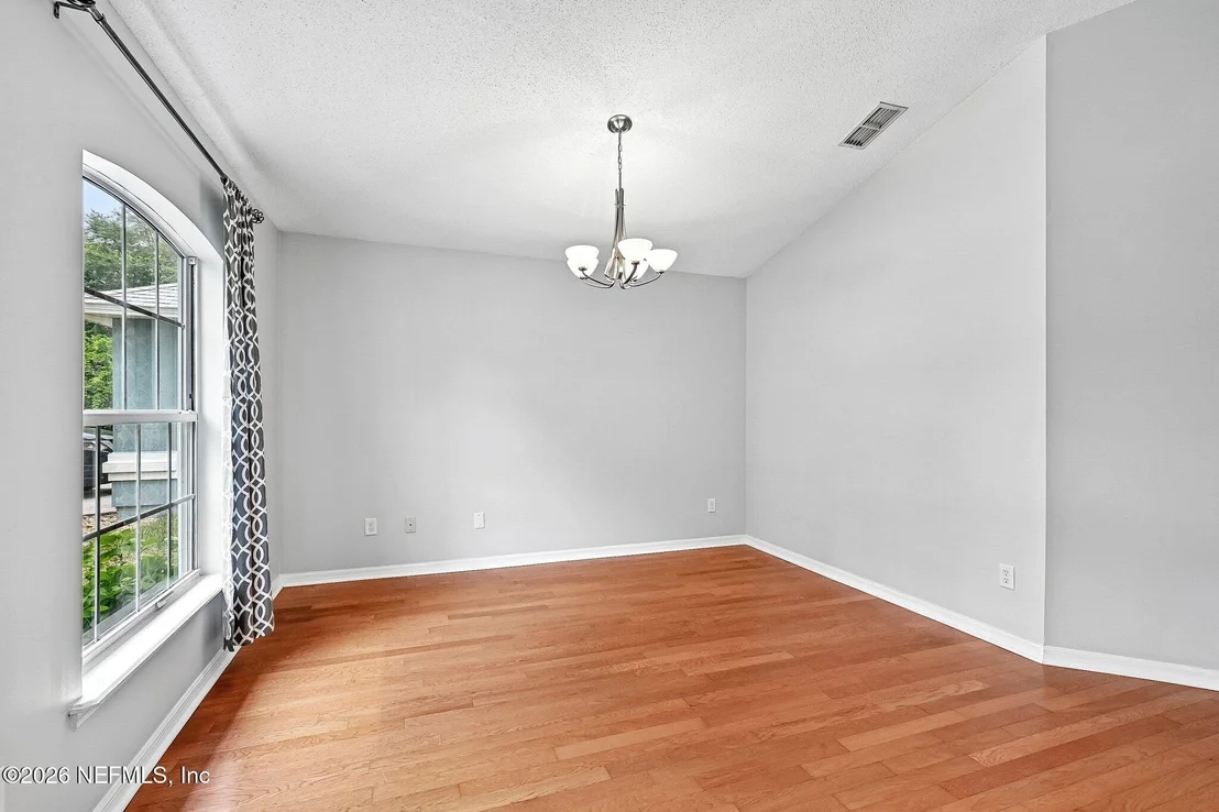 Photo of 912 BUTTERCUP Drive