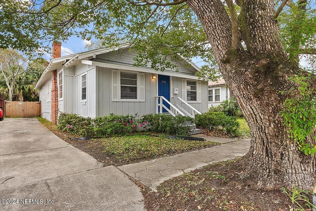 Photo of 1203 CHERRY Street