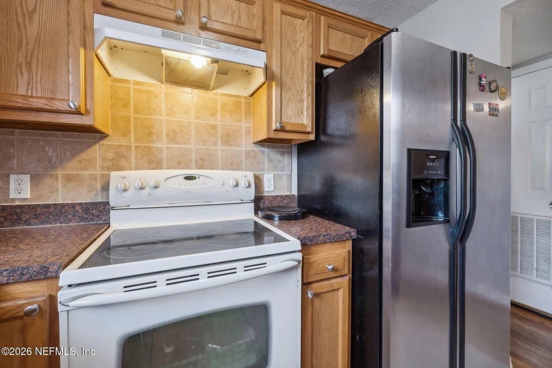 Photo of 7403 ROSLYN Road