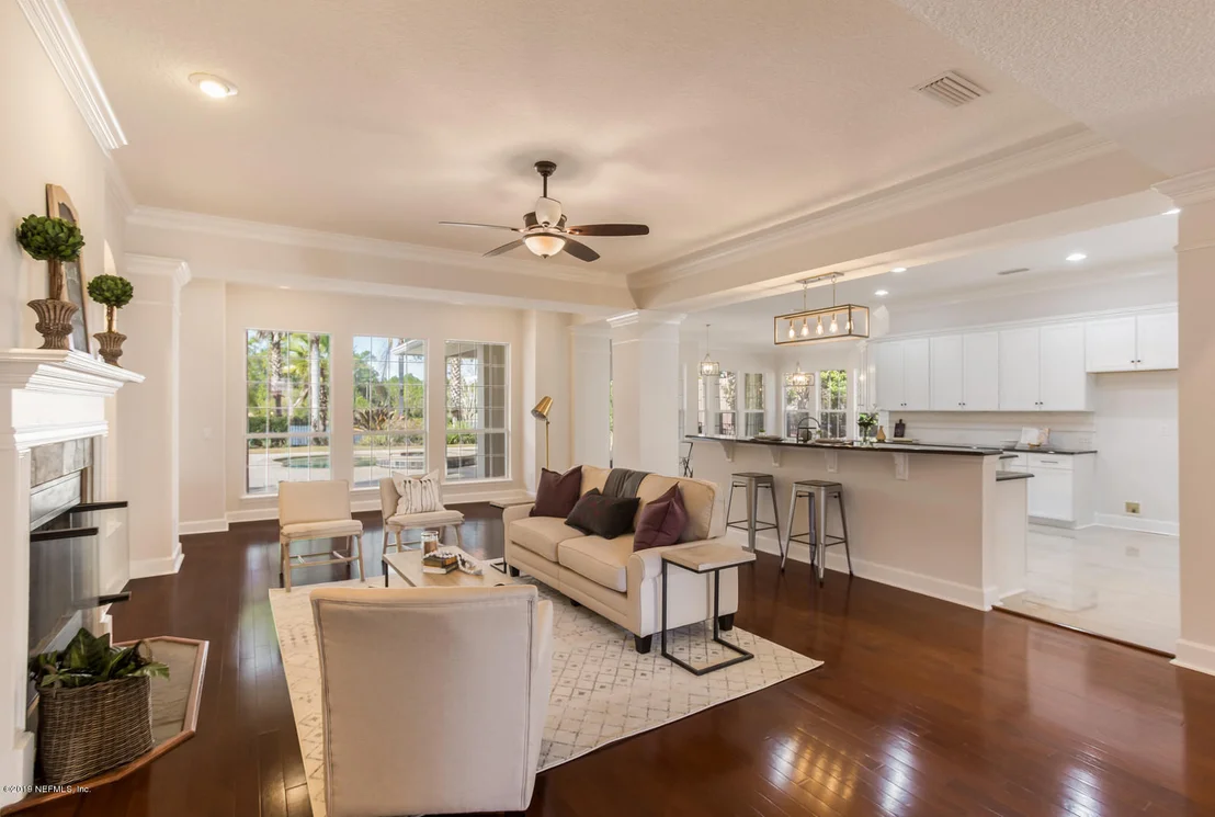 Photo of 147 LA MESA Drive