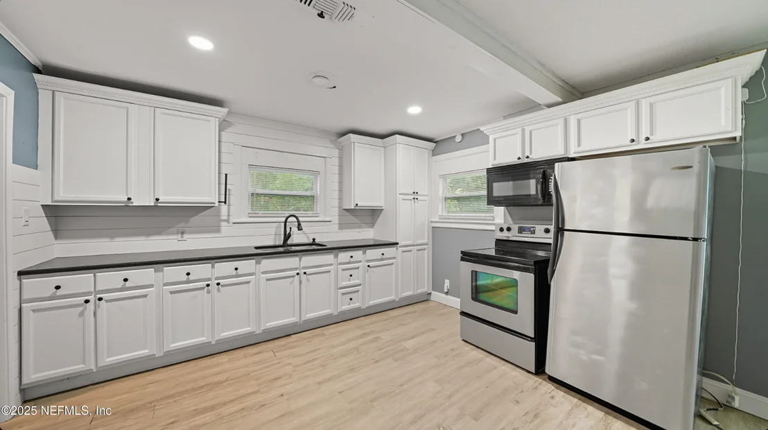 Photo of 7637 HAMMOND Boulevard