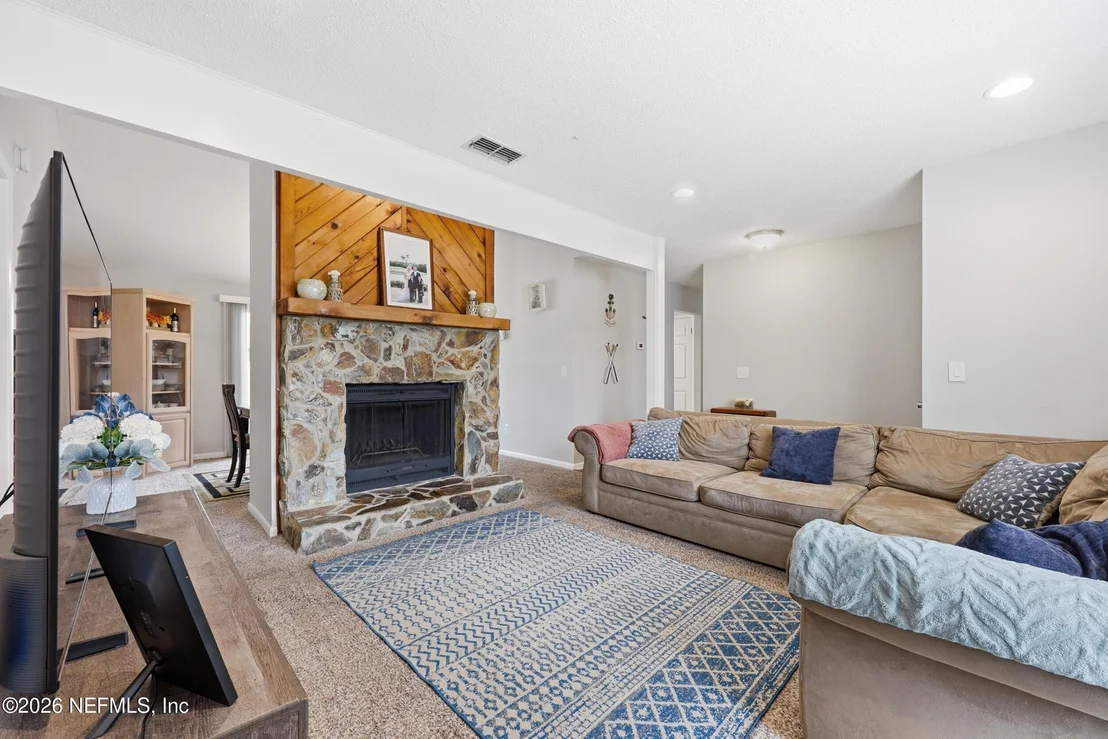Photo of 2550 OAKVIEW Drive