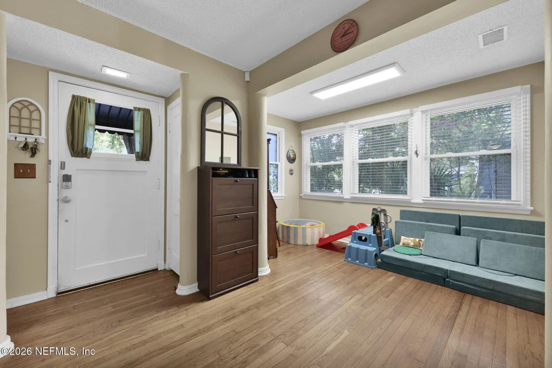 Photo of 1521 CHARON Road