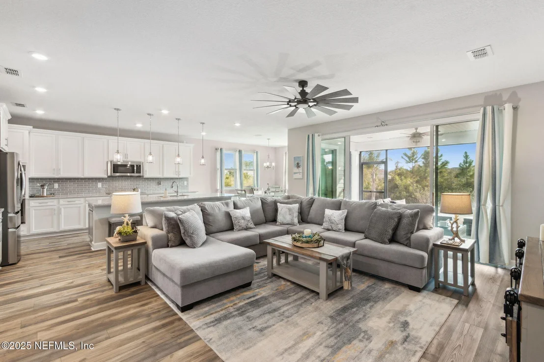 Photo of 85558 FALL RIVER Parkway