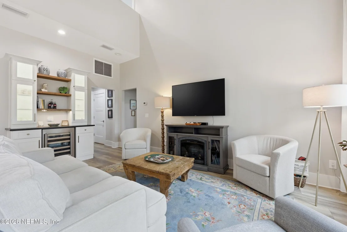 Photo of 521 SUNSET Drive