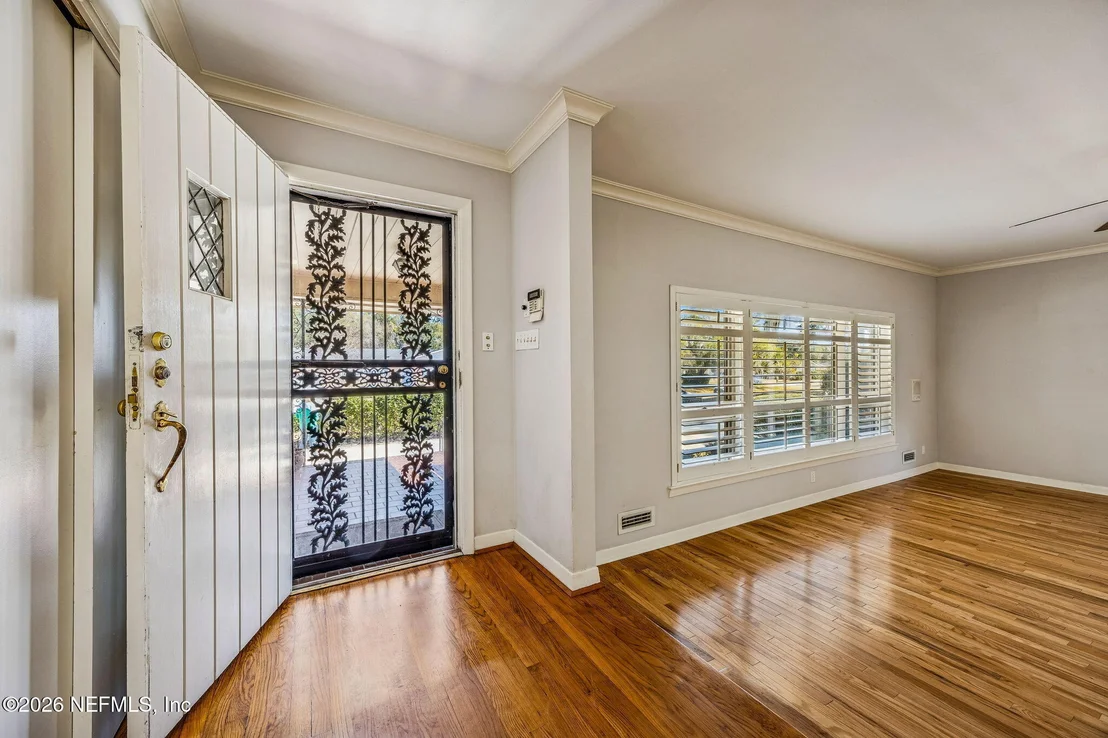 Photo of 4768 QUEEN Lane