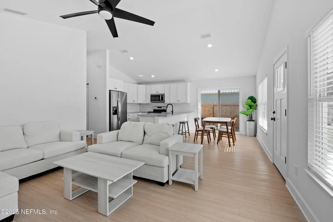Photo of 916 KENNEDY Drive