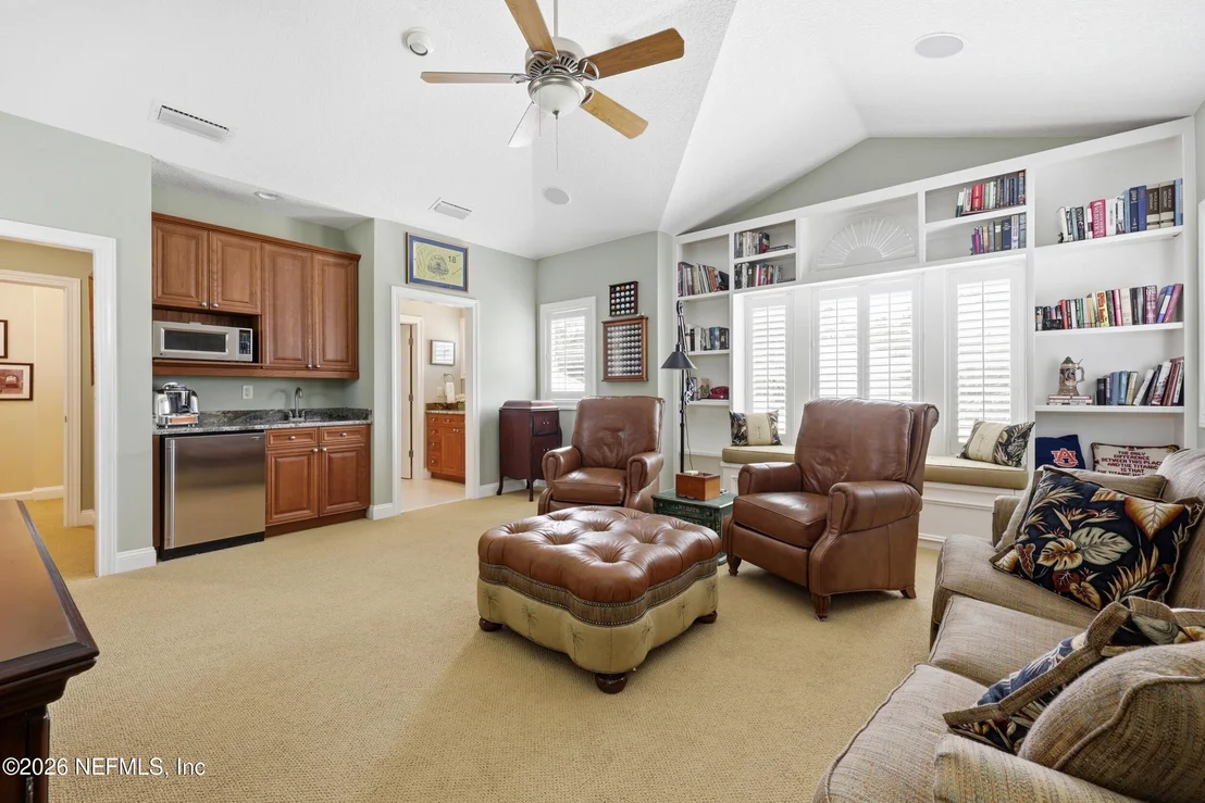 Photo of 286 VALE Drive