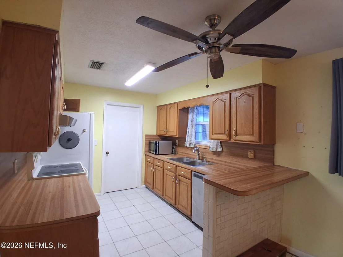 Photo of 320 LOBELIA Road