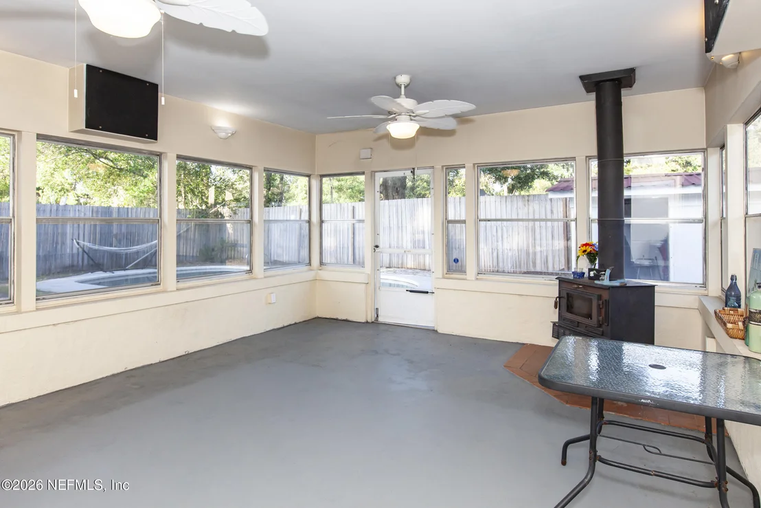 Photo of 2233 LA VALLE Drive