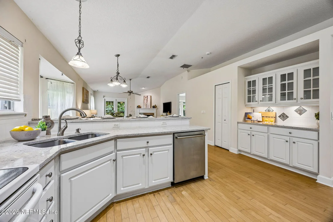 Photo of 556 REDBERRY Lane