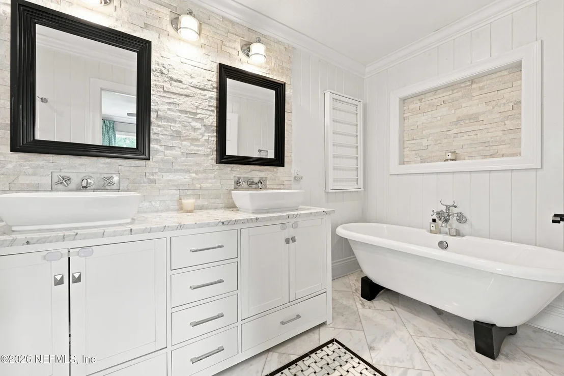 Photo of 4677 LONG BOW Road