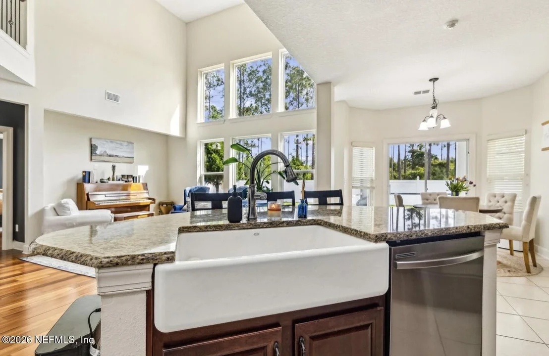 Photo of 1072 MERLIN Point