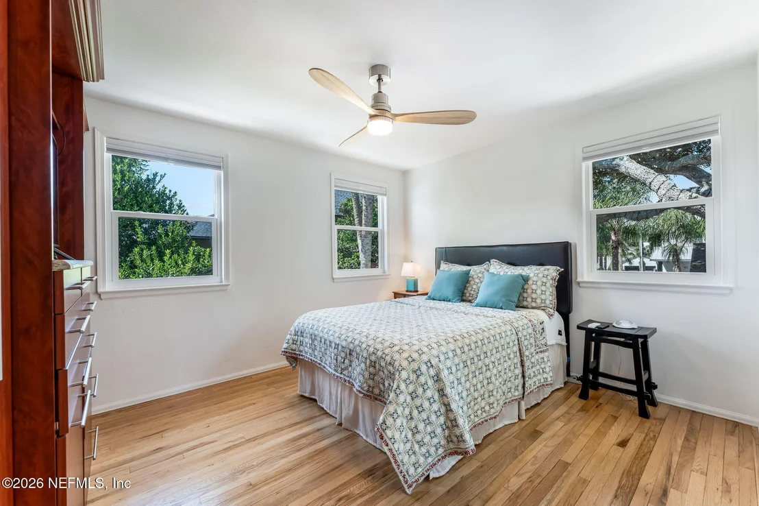 Photo of 1242 BEACH Avenue