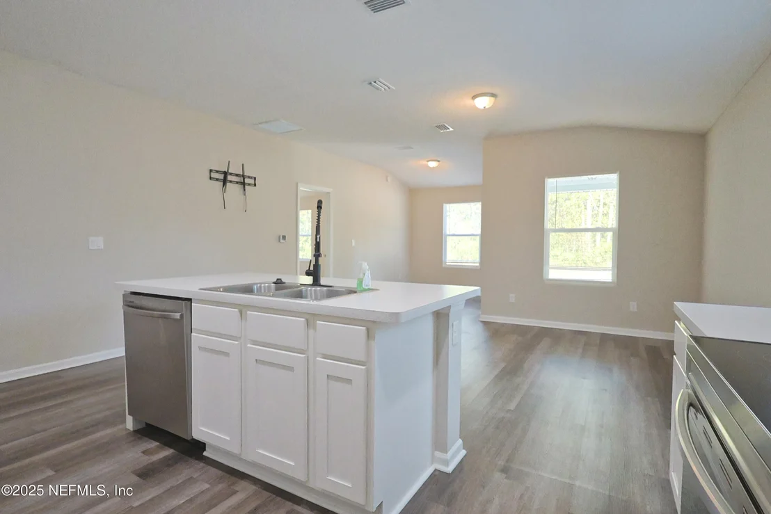 Photo of 52 PEPPERMINT Avenue