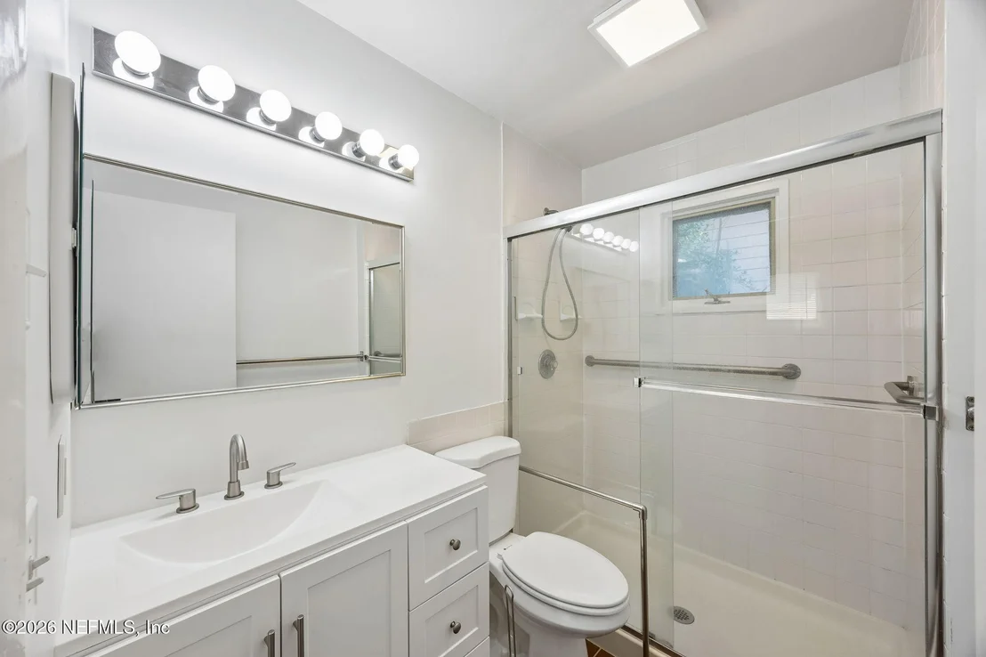 Photo of 930 RIVER Road