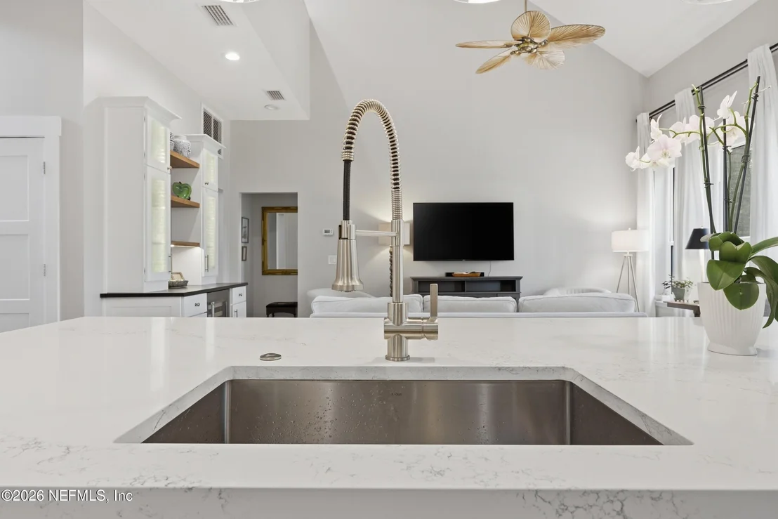 Photo of 521 SUNSET Drive