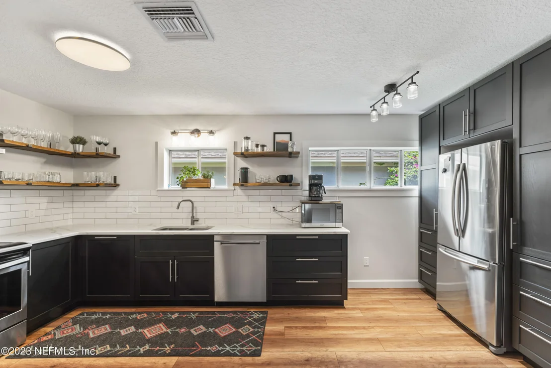 Photo of 1100 LINKSIDE Drive