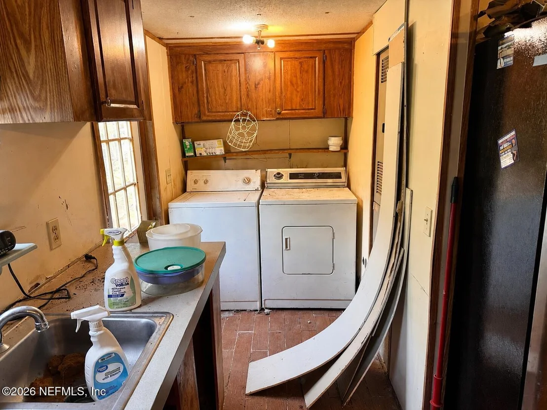 Photo of 1056 BELLAMY Road