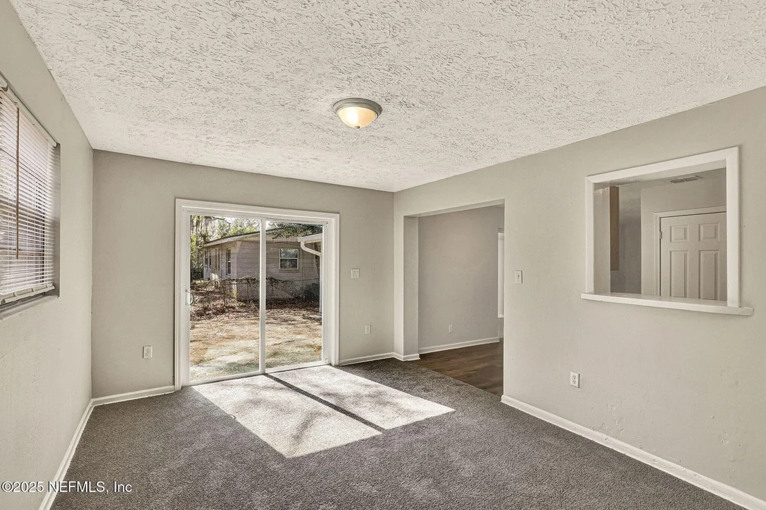 Photo of 8947 SIBBALD Road