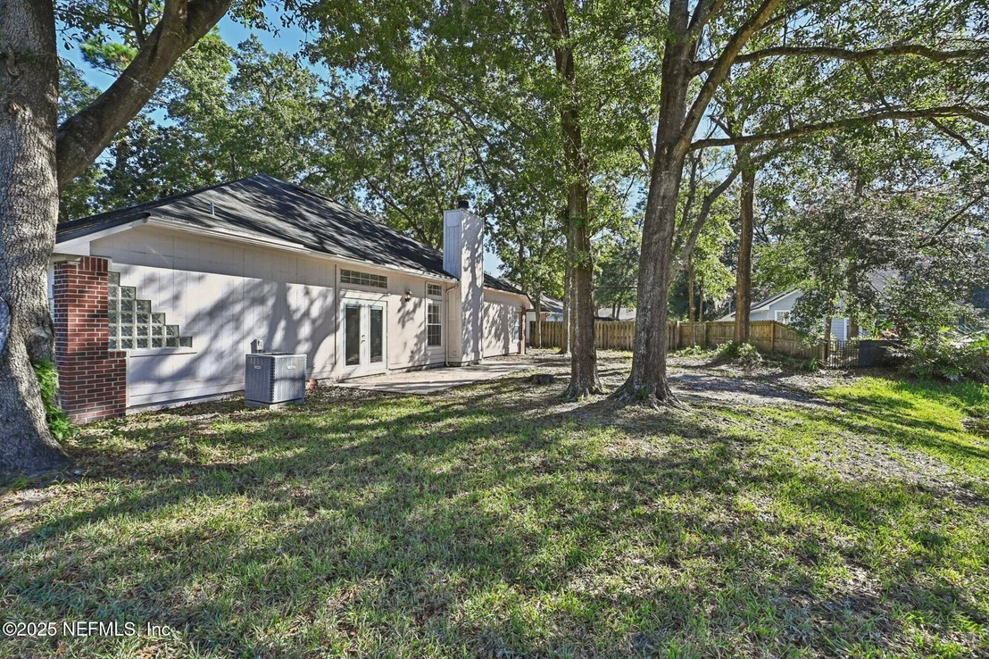 Photo of 208 HONEYSUCKLE Way